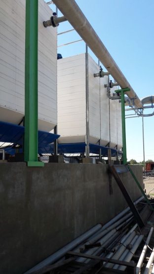 Fabricación y montaje de torre de enfriamiento en la destilería de alcohol del Ingenio Leales.