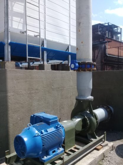 Fabricación y montaje de torre de enfriamiento en la destilería de alcohol del Ingenio Leales.