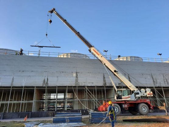 grua elevacion caños torre enfriamiento bracho